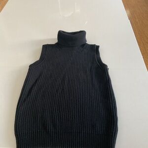 Women’s Black Turtleneck Sweater Vest Medium